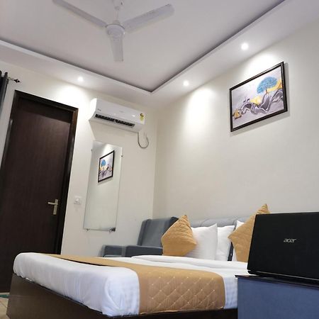 Hotel De Hocks Deluxe - New Delhi Railway Station Eksteriør billede