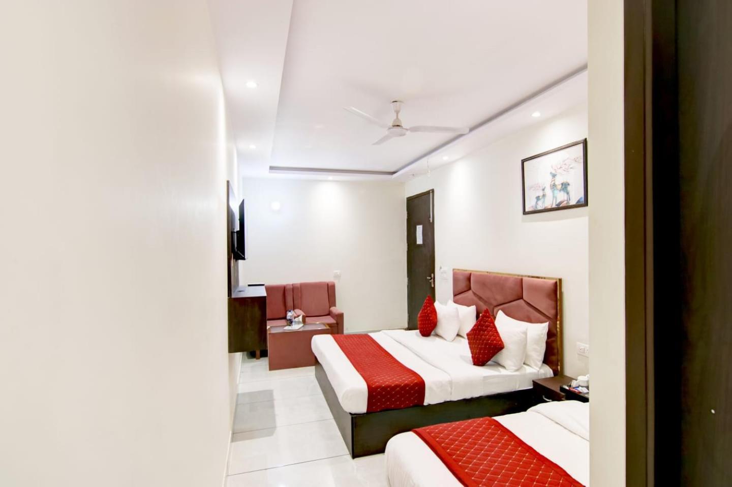 Hotel De Hocks Deluxe - New Delhi Railway Station Eksteriør billede