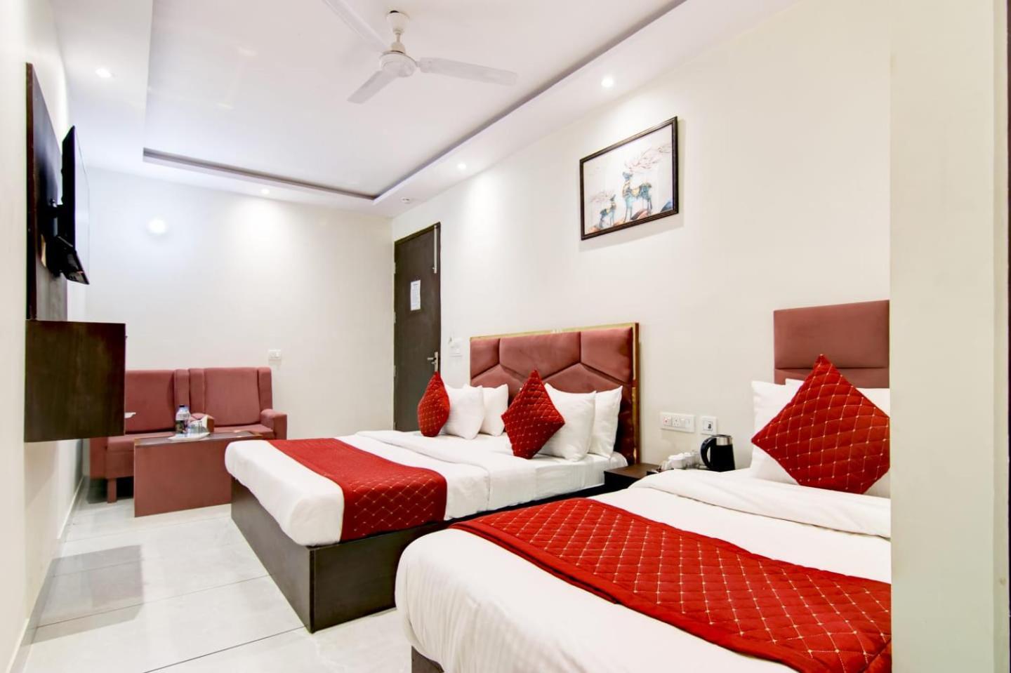 Hotel De Hocks Deluxe - New Delhi Railway Station Eksteriør billede